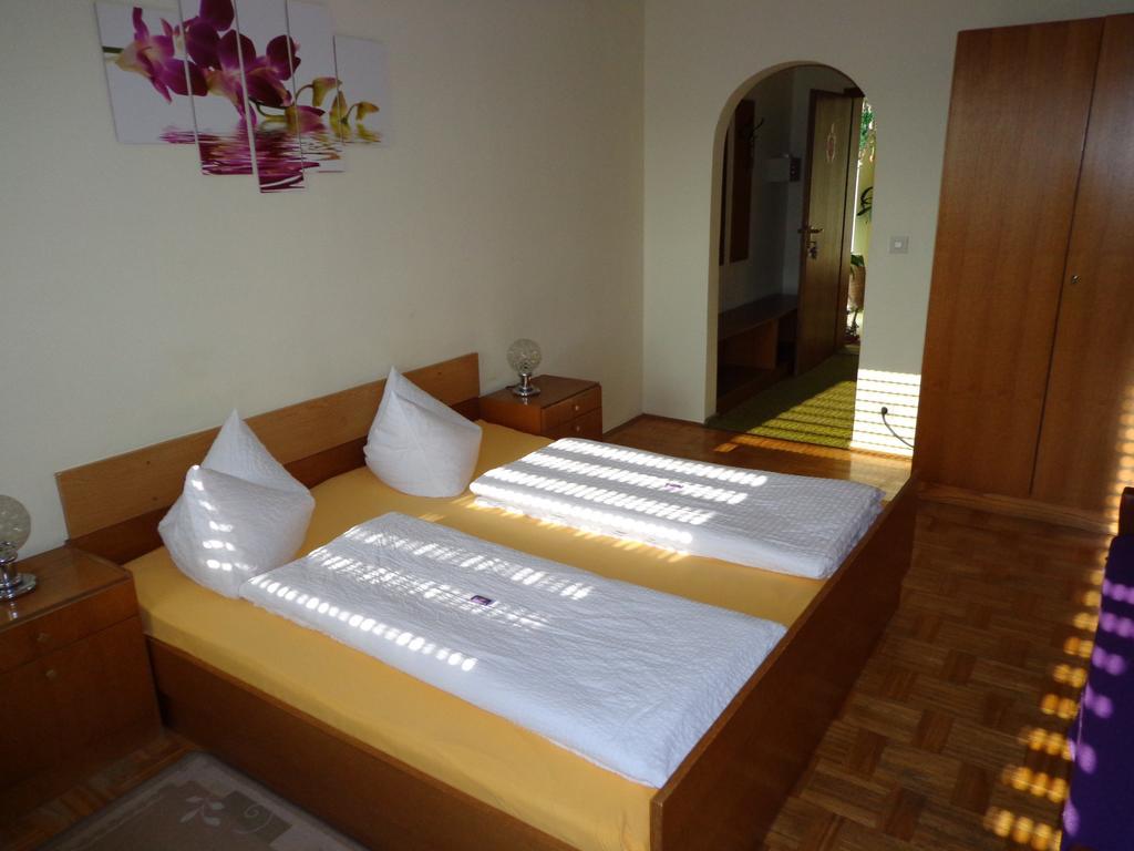 Gasthof - Pension Schamberger Нойкирхен-байм-Хайлиген-Блут Экстерьер фото