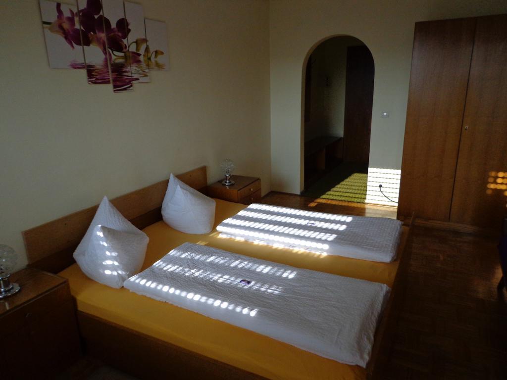 Gasthof - Pension Schamberger Нойкирхен-байм-Хайлиген-Блут Экстерьер фото